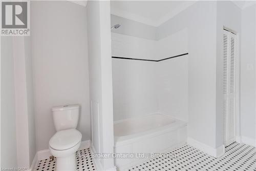 Full bath w/closet,shower+tub combo w/molding - 808 Monmouth Road, Essex, ON - Indoor Photo Showing Bathroom