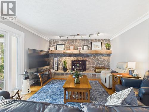 668 Gustavus Street, Beautiful Stone Fireplace - 662, 668 Gustavus Street, Saugeen Shores, ON 