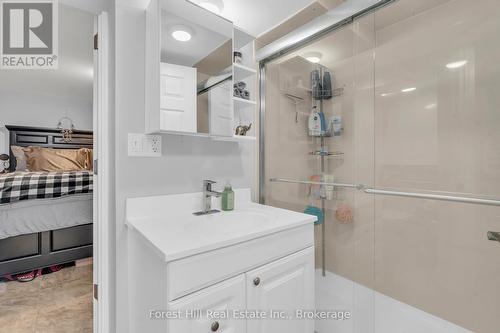 239 Clarke Street N, Woodstock (Woodstock - North), ON - Indoor Photo Showing Bathroom