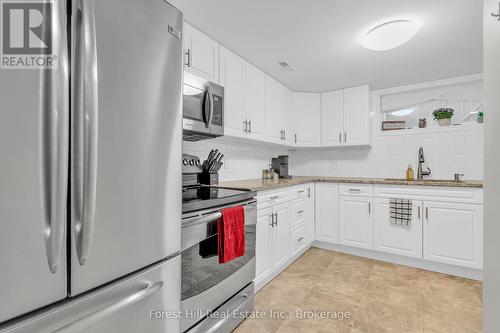 239 Clarke Street N, Woodstock (Woodstock - North), ON - Indoor Photo Showing Kitchen With Upgraded Kitchen