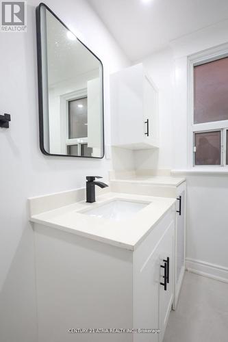 3 - 605 College Street, Toronto, ON - Indoor Photo Showing Bathroom