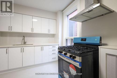 3 - 605 College Street, Toronto, ON - Indoor