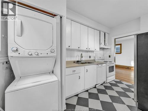 762 Victoria Avenue, Windsor, ON - Indoor Photo Showing Laundry Room