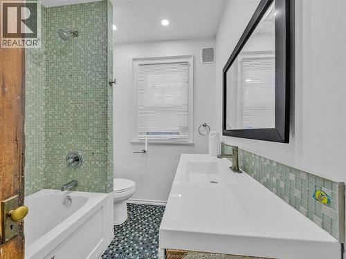 762 Victoria Avenue, Windsor, ON - Indoor Photo Showing Bathroom