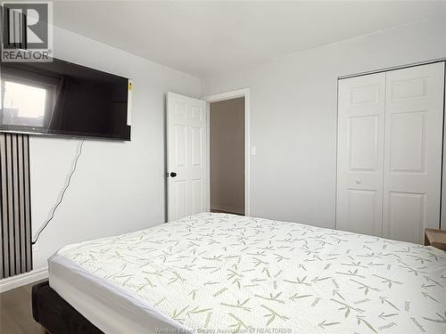 1989 Wyandotte Street West Unit# 704, Windsor, ON - Indoor Photo Showing Bedroom
