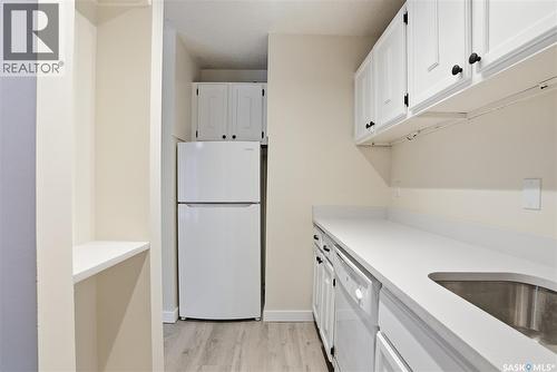 201 423 4Th Avenue N, Saskatoon, SK - Indoor Photo Showing Kitchen