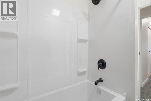 201 423 4Th Avenue N, Saskatoon, SK - Indoor Photo Showing Bathroom