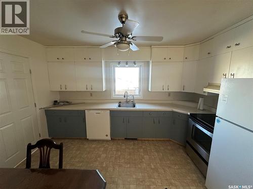 504 Bemister Avenue W, Melfort, SK - Indoor Photo Showing Kitchen