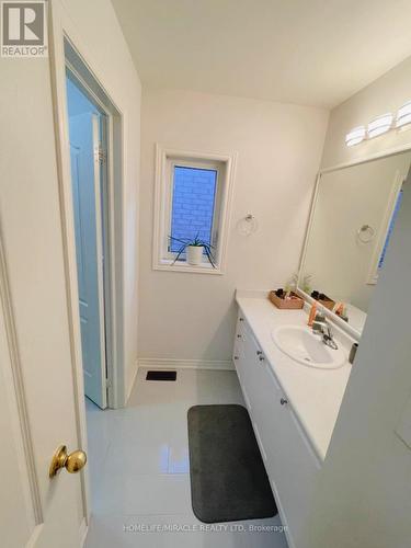 277 Remembrance Road, Brampton, ON - Indoor Photo Showing Bathroom