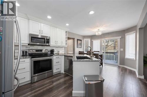 1634 Murphy Road, Sarnia, ON - Indoor Photo Showing Kitchen