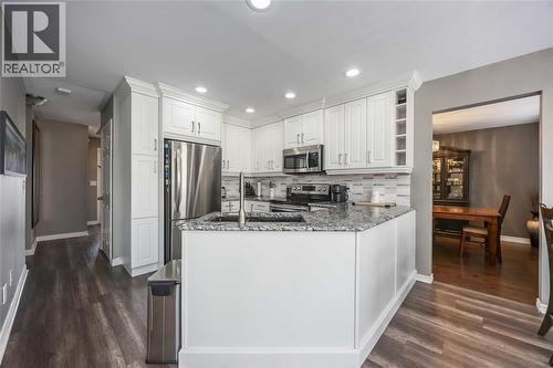 1634 Murphy Road, Sarnia, ON - Indoor Photo Showing Kitchen With Upgraded Kitchen