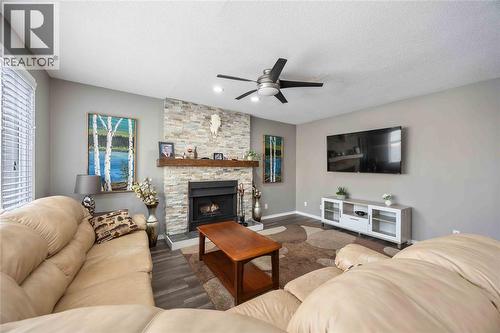 1634 Murphy Road, Sarnia, ON - Indoor Photo Showing Living Room With Fireplace