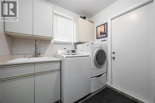 1634 Murphy Road, Sarnia, ON - Indoor Photo Showing Laundry Room