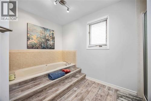 1634 Murphy Road, Sarnia, ON - Indoor Photo Showing Bathroom