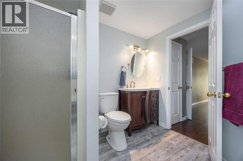 1634 Murphy Road, Sarnia, ON - Indoor Photo Showing Bathroom