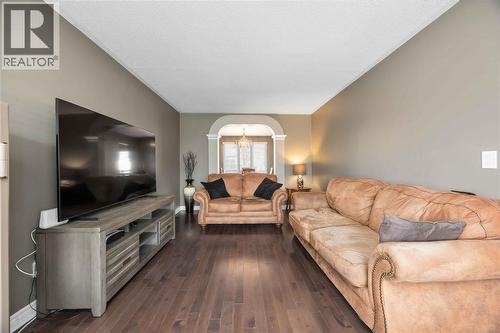 1634 Murphy Road, Sarnia, ON - Indoor Photo Showing Living Room