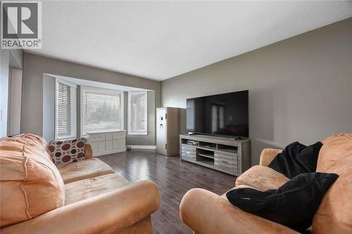 1634 Murphy Road, Sarnia, ON - Indoor Photo Showing Living Room