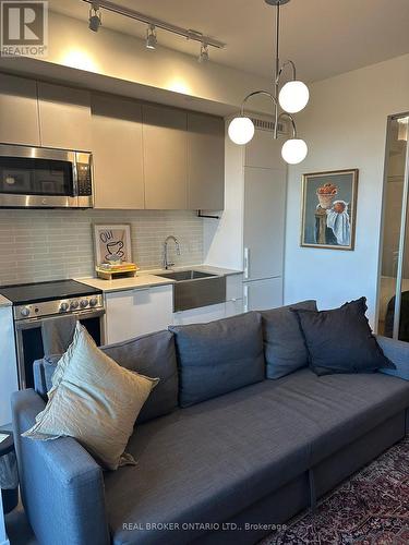 820 - 270 Dufferin Street, Toronto, ON - Indoor