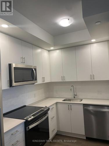 1002 - 3220 William Coltson Avenue, Oakville, ON - Indoor Photo Showing Kitchen