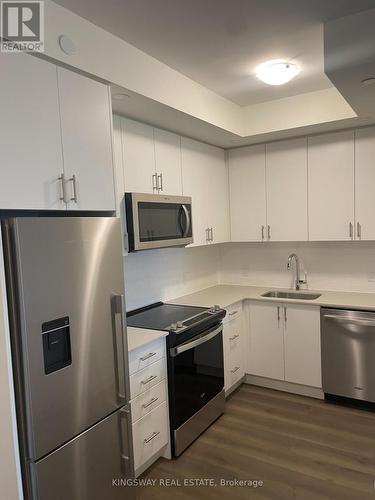 1002 - 3220 William Coltson Avenue, Oakville, ON - Indoor Photo Showing Kitchen