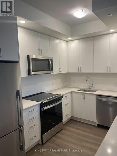 1002 - 3220 William Coltson Avenue, Oakville, ON - Indoor Photo Showing Kitchen