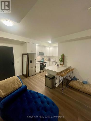 1002 - 3220 William Coltson Avenue, Oakville, ON - Indoor