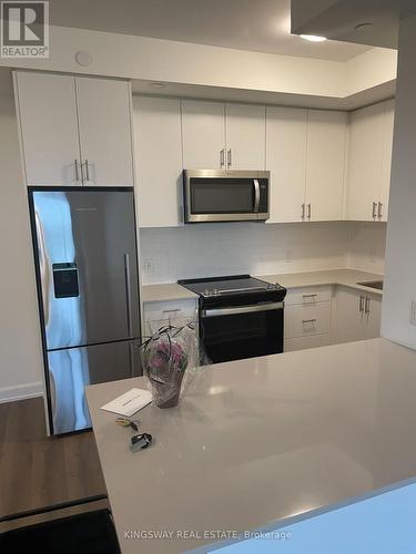 1002 - 3220 William Coltson Avenue, Oakville, ON - Indoor Photo Showing Kitchen