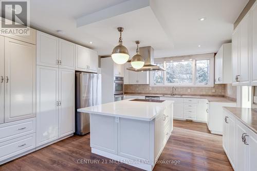 200 Main Street S, Brampton, ON - Indoor Photo Showing Kitchen With Upgraded Kitchen