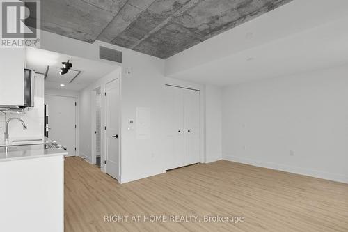 Flex Space - 403 - 377 Winona Avenue, Ottawa, ON - Indoor Photo Showing Other Room