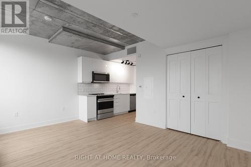 Flex Space - 403 - 377 Winona Avenue, Ottawa, ON - Indoor Photo Showing Kitchen