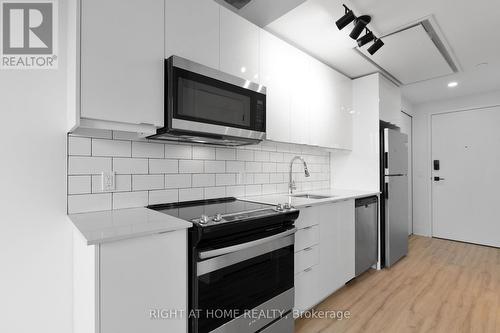 Kitchen - 403 - 377 Winona Avenue, Ottawa, ON - Indoor Photo Showing Kitchen With Upgraded Kitchen