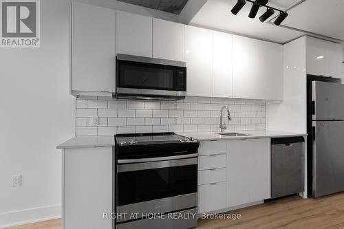 Kitchen - 403 - 377 Winona Avenue, Ottawa, ON - Indoor Photo Showing Kitchen With Upgraded Kitchen