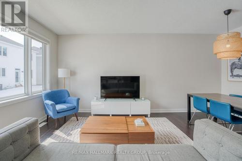 30 Focality Crescent, Ottawa, ON - Indoor Photo Showing Living Room