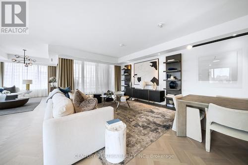 810 - 455 Wellington Street W, Toronto, ON - Indoor