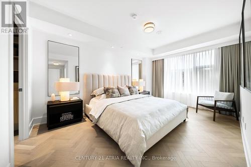 810 - 455 Wellington Street W, Toronto, ON - Indoor Photo Showing Bedroom