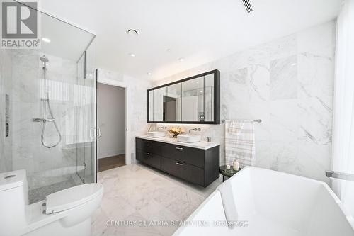 810 - 455 Wellington Street W, Toronto, ON - Indoor Photo Showing Bathroom