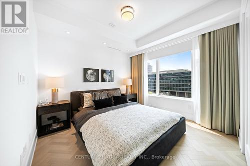 810 - 455 Wellington Street W, Toronto, ON - Indoor Photo Showing Bedroom