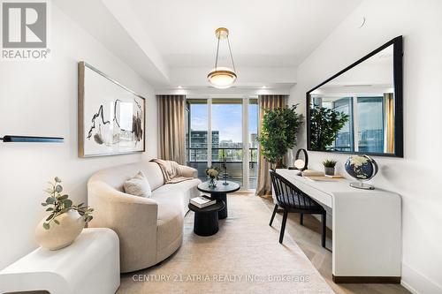 810 - 455 Wellington Street W, Toronto, ON - Indoor Photo Showing Other Room