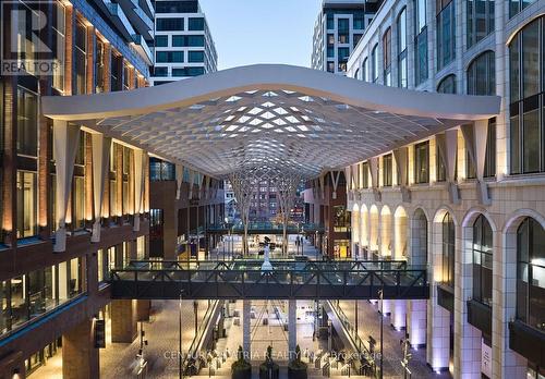 810 - 455 Wellington Street W, Toronto, ON - Outdoor