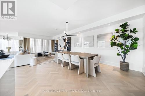 810 - 455 Wellington Street W, Toronto, ON - Indoor Photo Showing Other Room