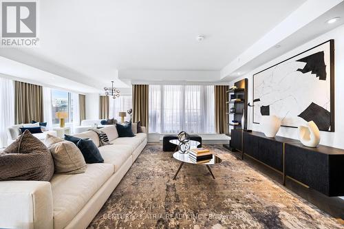 810 - 455 Wellington Street W, Toronto, ON - Indoor Photo Showing Living Room