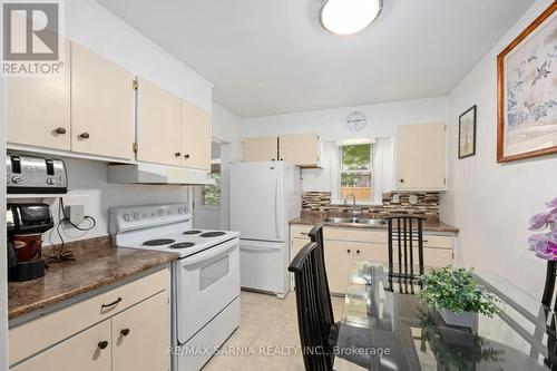 298 Lorne Avenue, Chatham-Kent (Wallaceburg), ON - Indoor Photo Showing Kitchen With Double Sink