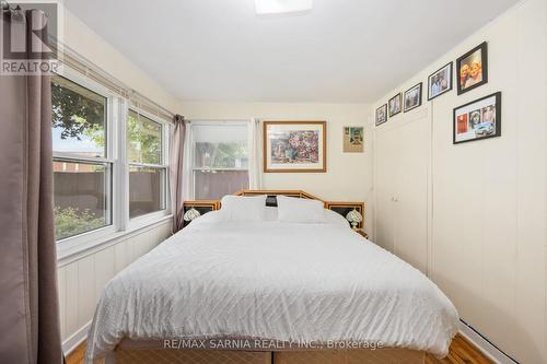 298 Lorne Avenue, Chatham-Kent (Wallaceburg), ON - Indoor Photo Showing Bedroom