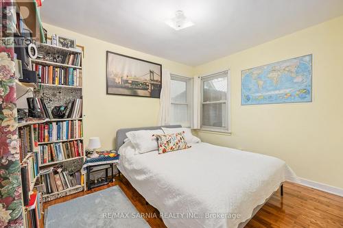 298 Lorne Avenue, Chatham-Kent (Wallaceburg), ON - Indoor Photo Showing Bedroom