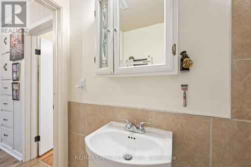298 Lorne Avenue, Chatham-Kent (Wallaceburg), ON - Indoor Photo Showing Bathroom