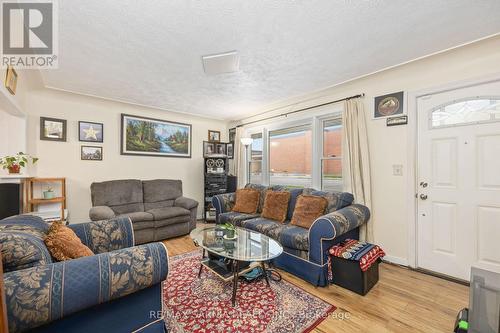 298 Lorne Avenue, Chatham-Kent (Wallaceburg), ON - Indoor Photo Showing Living Room