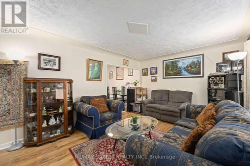 298 Lorne Avenue, Chatham-Kent (Wallaceburg), ON - Indoor Photo Showing Living Room