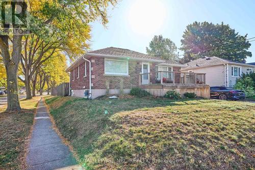 2862 Dorchester Road, Niagara Falls (Stamford), ON - Outdoor With Deck Patio Veranda