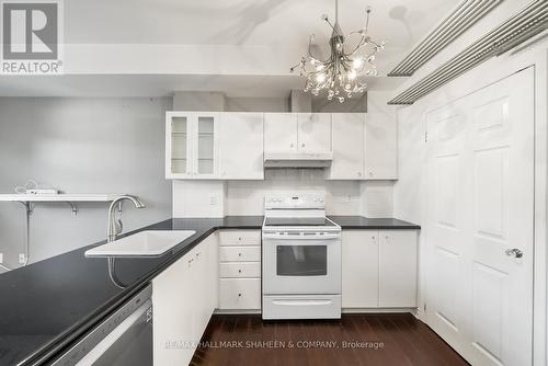 331 - 500 Richmond Street W, Toronto, ON - Indoor Photo Showing Kitchen
