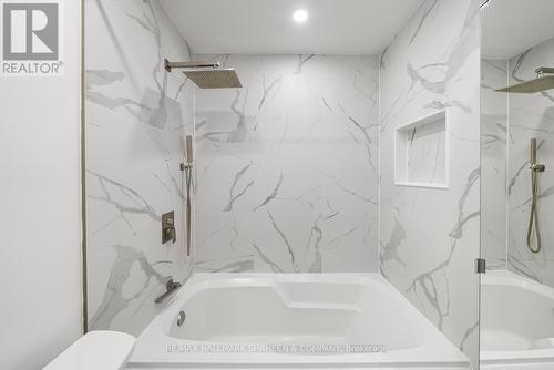 331 - 500 Richmond Street W, Toronto, ON - Indoor Photo Showing Bathroom